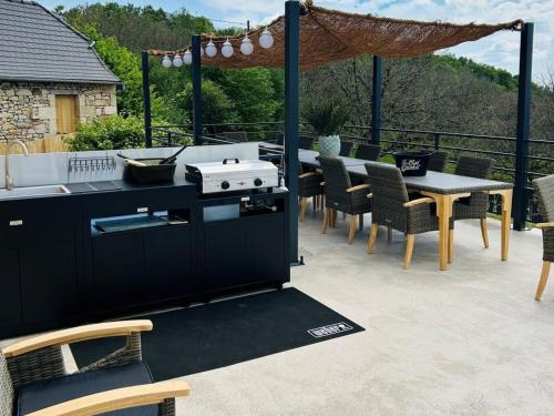Grande Maison Familiale avec Piscine Privee et Animaux Bienvenus - FR-1-616-527 in Segonzac (Limousin)