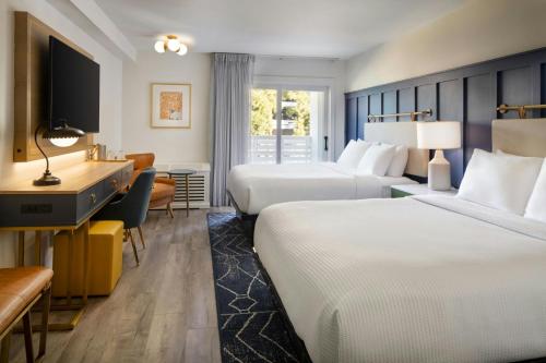2 queen beds