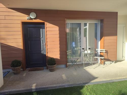 Dream Life in Paris by Dream Apartments