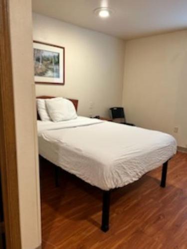 WoodSpring Suites Columbus Fort Benning - image 7