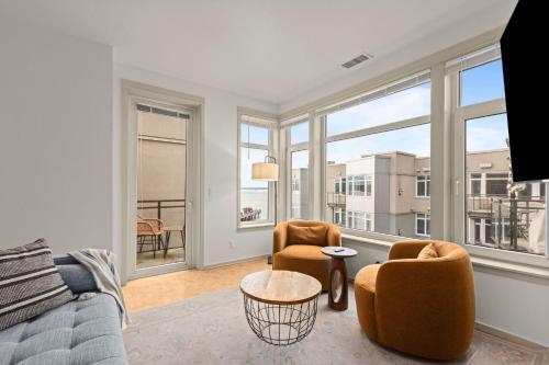 Seattle Waterfront Condo, Free Parking, Gym, Hot Tub, Steps to Pike Place – khách sạn tại Khu Chợ Pike
