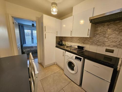 Cozy Central One Bedroom Flat -
