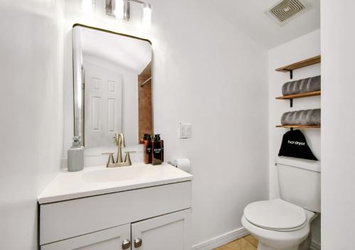 Cozy MiniStudio with Queen Bed Coffee in Cypress, USA