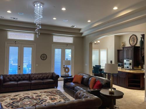 Luxurious Lehi, Heated Pool & Pirate Ship in Salt River Reservation