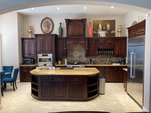 Luxurious Lehi, Heated Pool & Pirate Ship in Salt River Reservation