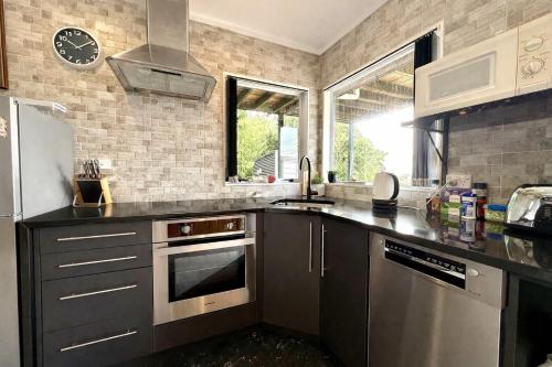 Cosy Raglan Studio - Walk to Beach and Village - Roberts St - Studio Downstairs, Раглан (фото 5)