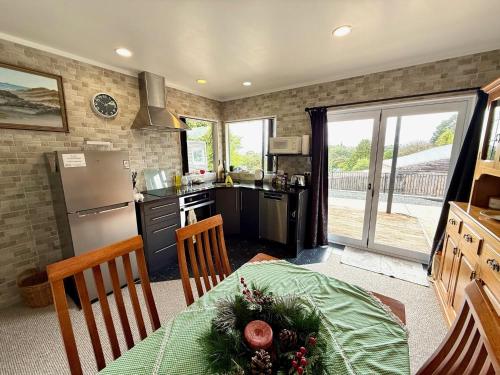 Cosy Raglan Studio - Walk to Beach and Village - Roberts St - Studio Downstairs, Раглан (фото 9)