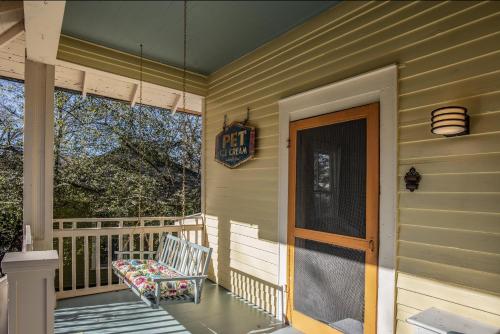 Lenoir Cottage with covered patio and fire pit! home - image 7