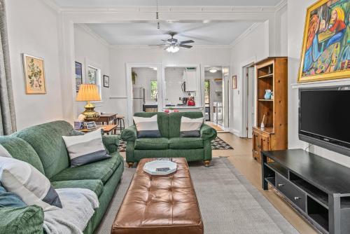 Lenoir Cottage with covered patio and fire pit! home - image 12