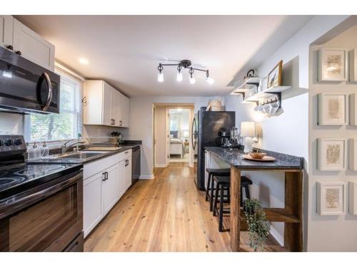 Downtown Bungalow < Less than 15 Miles to UGA! home - image 4