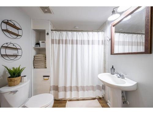 Downtown Bungalow < Less than 15 Miles to UGA! home - image 6