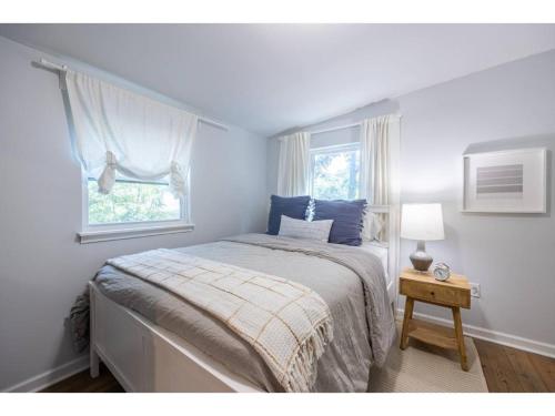 Downtown Bungalow < Less than 15 Miles to UGA! home - main image