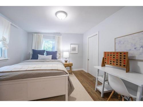 Downtown Bungalow < Less than 15 Miles to UGA! home - image 2