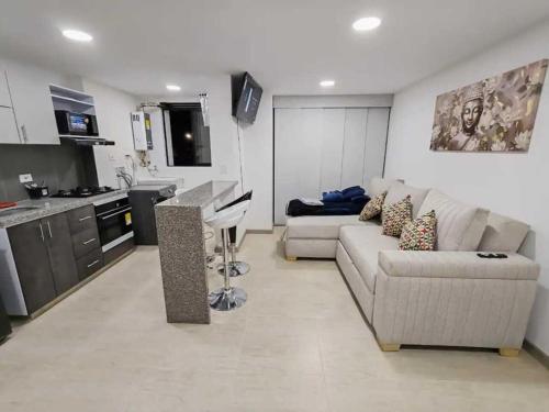 Apartamento moderno frente a la Universidad Santo Tomás WiFi y parqueadero
