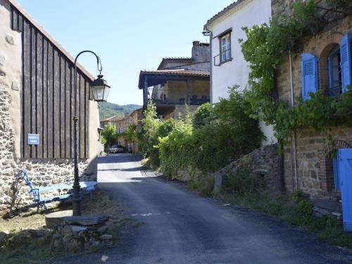 Gîte Villeneuve-d'Allier, 4 pièces, 6 personnes - FR-1-582-208 (Maison de caractere avec terrasse a 300m de l'Allier, ideale pour peche, detente et activites famili) in Lavoute-Chilhac