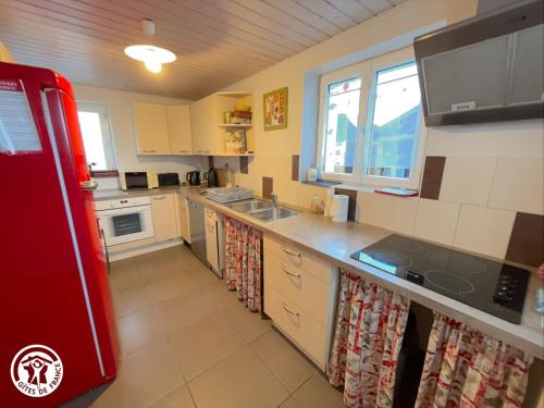 Gîte accessible PMR avec jardin clos, terrasses et proche Vélo Rail à Commequiers - FR-1-426-465 (Gite accessible PMR avec jardin clos, terrasses et proche Velo Rail a Commequiers - FR-1-426-465) in St Reverend