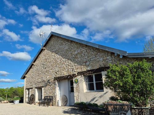 Maison de caractère à Gy avec parking et Wifi - FR-1-583-448 (Maison de caractere a Gy avec parking et Wifi - FR-1-583-448) in Gy