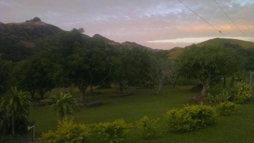 Eco Adventure Camp, Lodge and Tours Pte Limited in บา