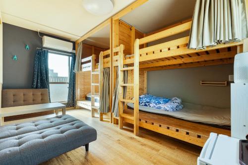 GUESTHOUSE YOURS - Hostel Room Type - Quadruple Room with Balcony