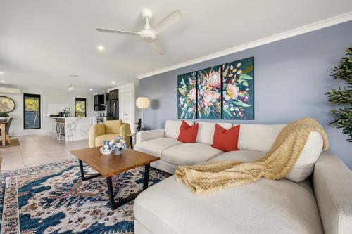 AMAZING VIEWS 8 Person Jacuzzi and Games Room in River Heads