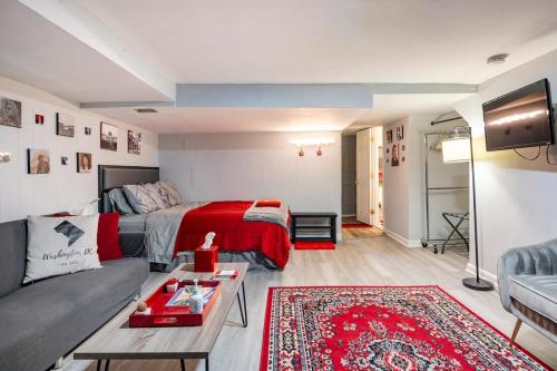 Updated Apt with Private Entry and FREE Parking – khách sạn tại Anacostia