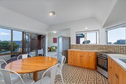外部景觀, Beachfront Landing - Pauanui Holiday Home in 帕瓦努伊