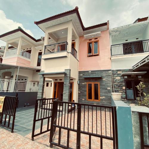 . Villa Oentoeng 2 Batu City 3 Rooms
