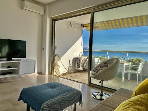 Appartement Contemporain 2 Pièces – Villeneuve-Loubet Plage - FR-1-252A-139