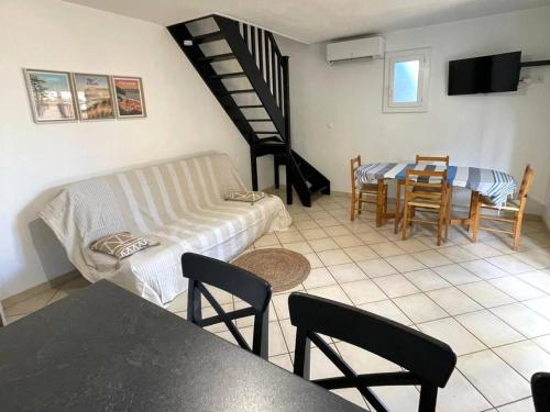 Villa T3 climatisée pour 6 avec piscine et parking au Cap d'Agde - FR-1-607-239
