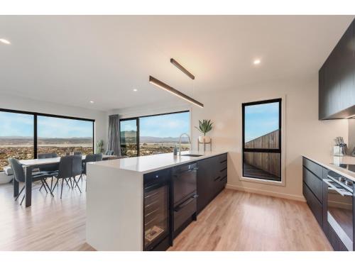 Exterior view, Horizon View Retreat - Nelson Holiday Home in Stoke