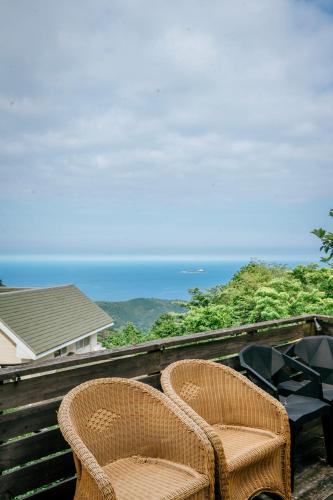 Balcony/terrace, 熱海 仲夏 初島を臨む絶景プライベート別荘 in Kamitaga