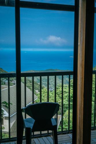 Balcony/terrace, 熱海 仲夏 初島を臨む絶景プライベート別荘 in Kamitaga