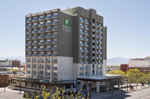Holiday Inn Express & Suites Memphis Arpt Elvis Presley Blv, an IHG Hotel in Memphis, USA