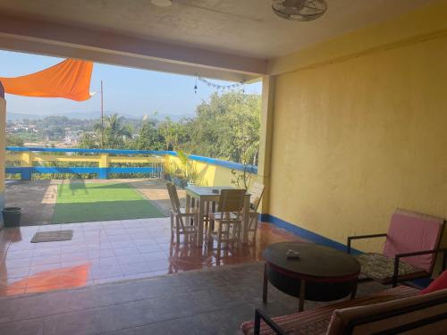 Over the Moon hostel in ห้วยทราย