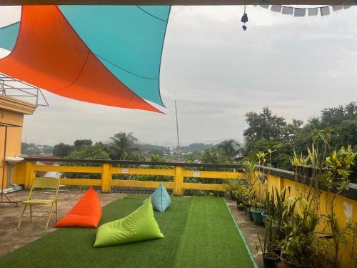 Over the Moon hostel in ห้วยทราย