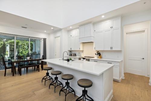 Létesítmények, 132 Ocean Estates Dr in Lakewood Park (FL)