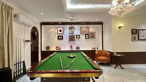 Johor Bahru -- Gathering & Spacious & KTV #6BR5B #20-24px by Cowidea in Stulang Bahru
