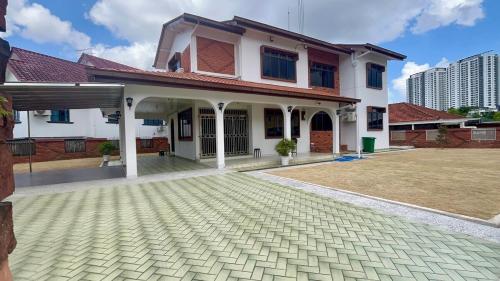 Johor Bahru -- Gathering & Spacious & KTV #6BR5B #20-24px by Cowidea in Stulang Bahru