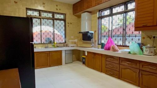 Johor Bahru -- Gathering & Spacious & KTV #6BR5B #20-24px by Cowidea in Stulang Bahru