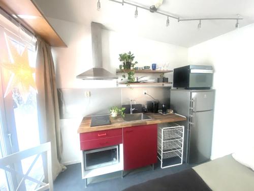 Cozy cottage close to nature and city in 엔스케데