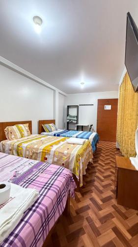 1 double bed, 2 twin beds