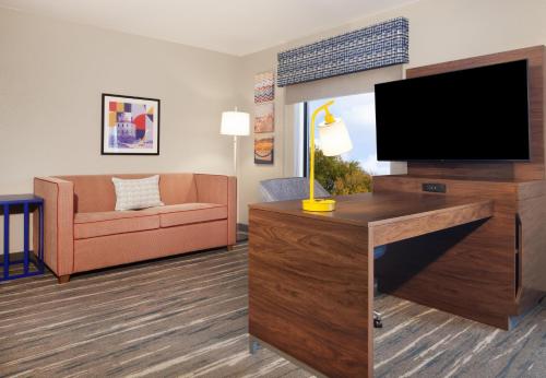 Hampton Inn & Suites Cleveland-Mentor - image 10