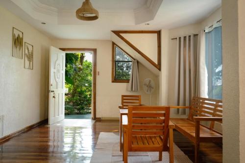 TAHANAN RESORT & SUNSET BEACH CLUB in Siquijor Insula