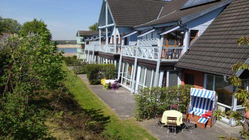 Fewo 7 im Fischerhaus Wintergarten und Terrasse mit Strandkorb in Ostseebad Sellin, Deutschland