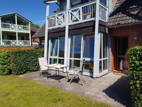 Ferienwohnung 2 im Haus am See mit Terrasse und Wintergarten in Altensien