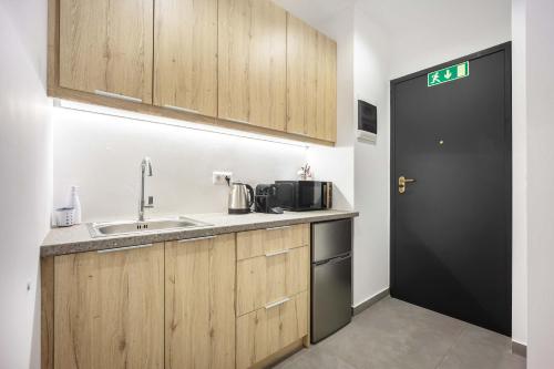 Generous Studio Syntagma l Worn Building Entrance - main image