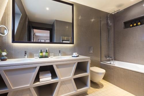 room detail thumbnail 2