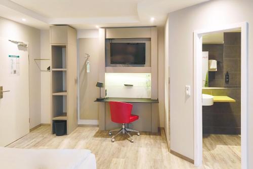 2 twin beds