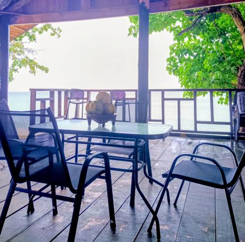 المرافق, LOwayalailaiSTAY in Wayasewa Island