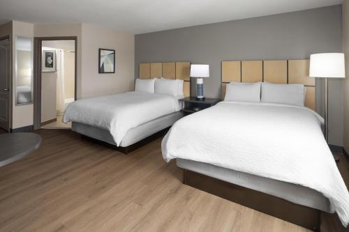 2 queen beds